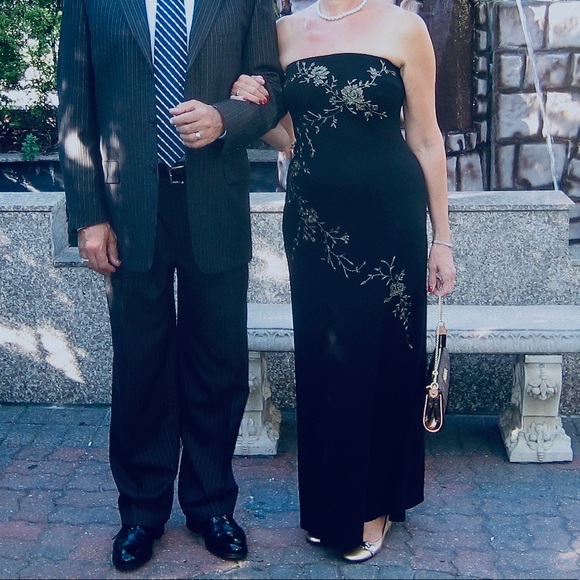 Black with gold flowers maxi strapless dress - Picture 5 of 7